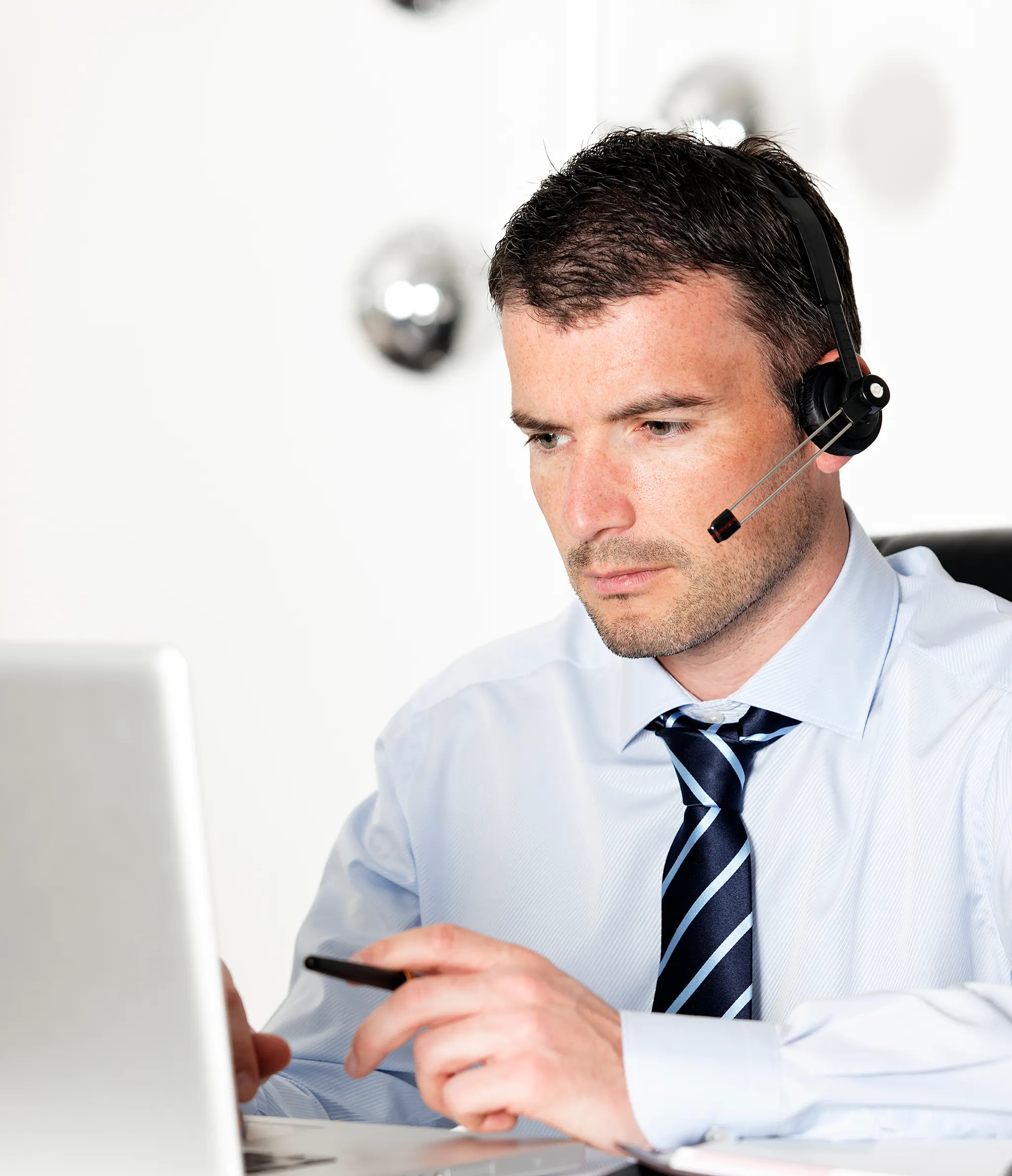 Customer support representative assisting merchants with PAX A920 Max SmartPOS terminal questions