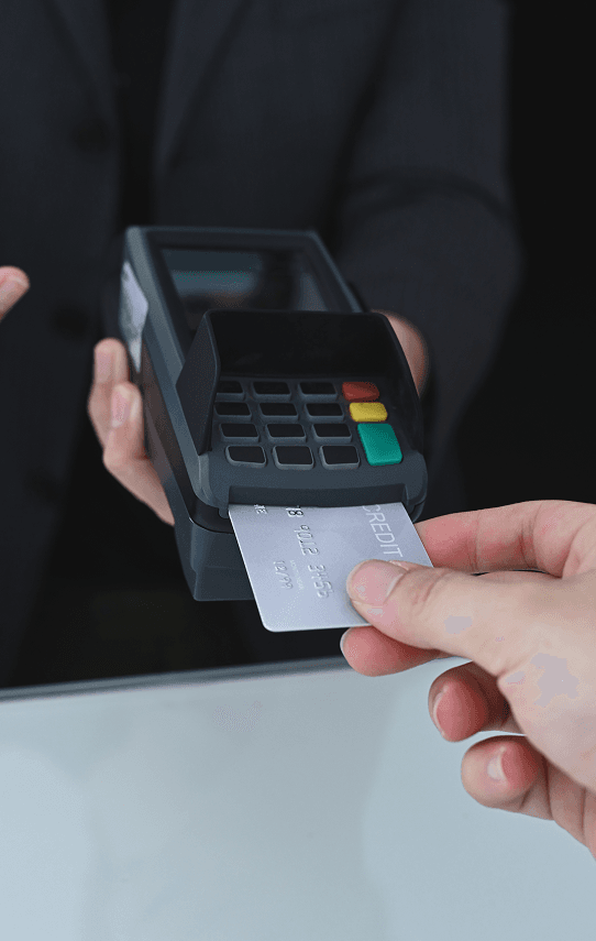 Contactless credit card payment with POS terminal at checkout.