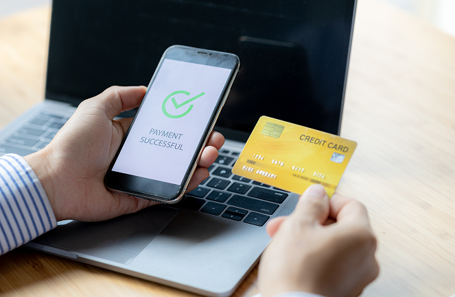 Mobile credit card payment processing with contactless technology for small businesses.